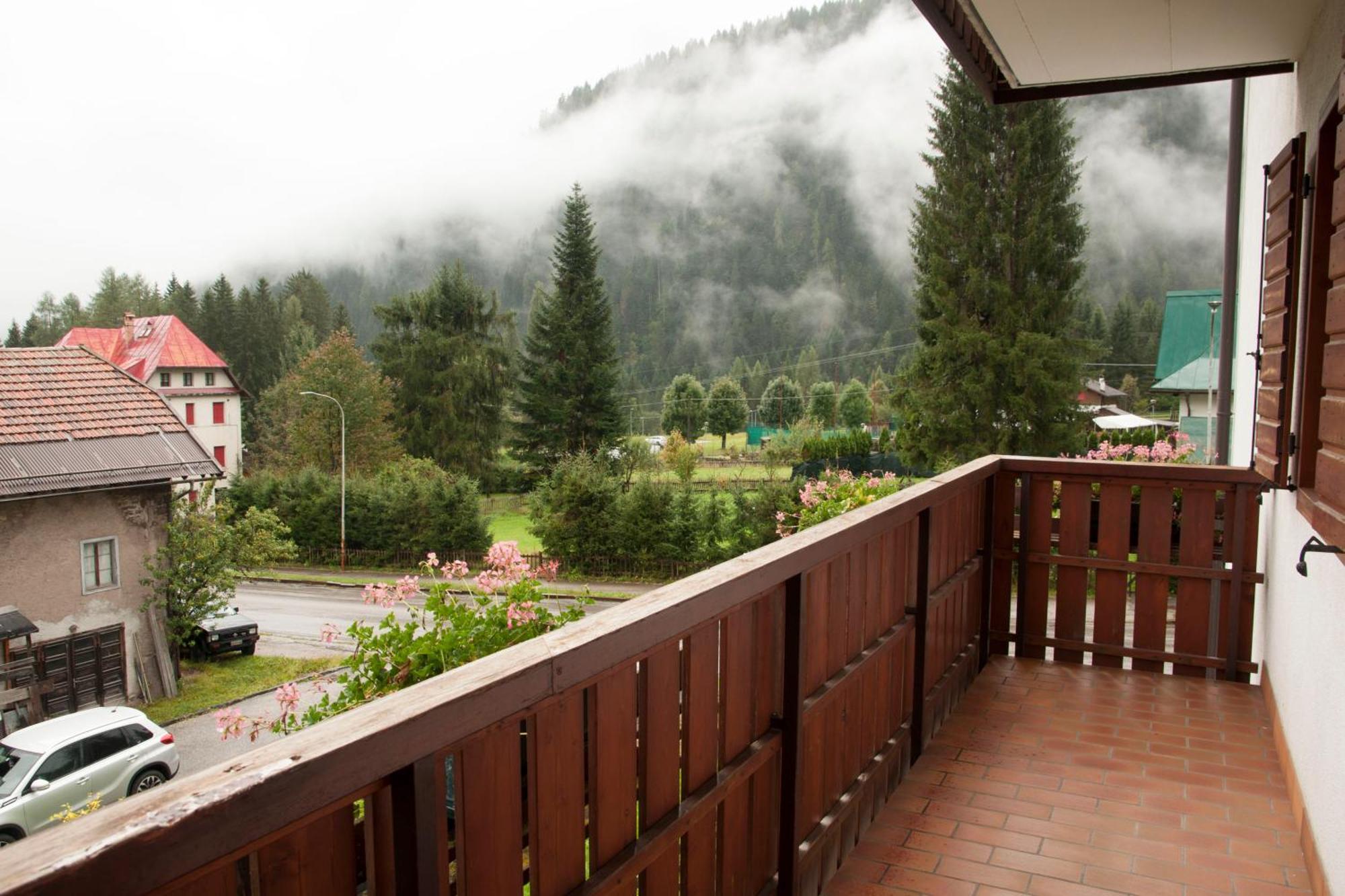 Garni Mariolina Bed & Breakfast Falcade Exterior photo